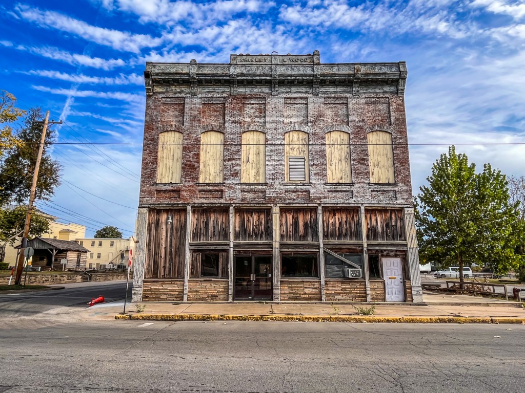 Van Buren, Arkansas, and the Crawford County Bank Building